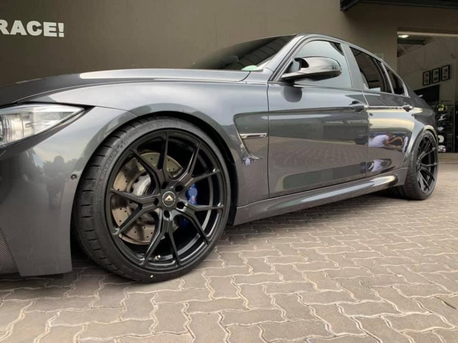 Детали экстерьера BMW M3 Sedan by RACE! 2019 года  (фото 3 из 10)
